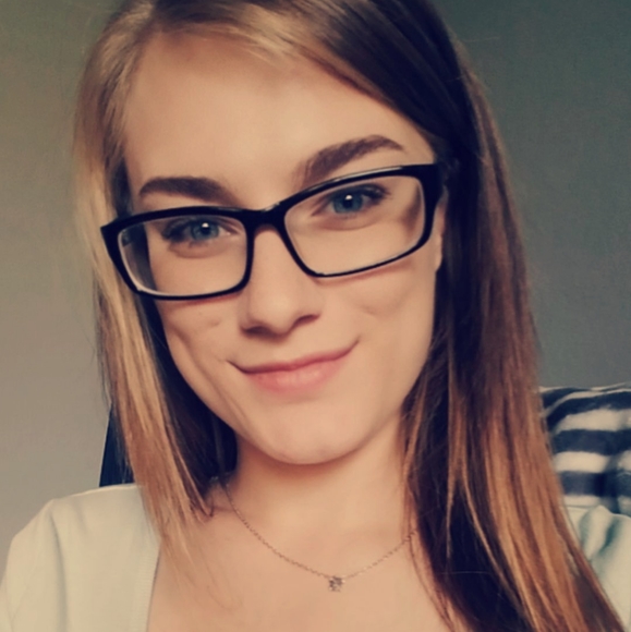 Meet your Posher, Rachael Halchishick - Picture 4 of 8